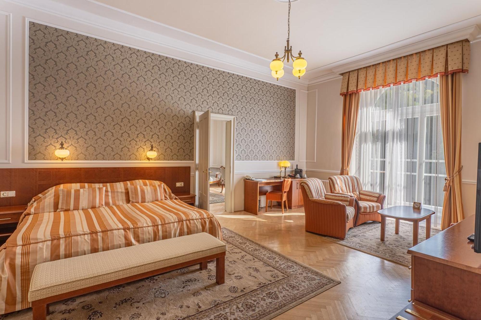 Hotel Radium Palace Jachymov Exterior photo