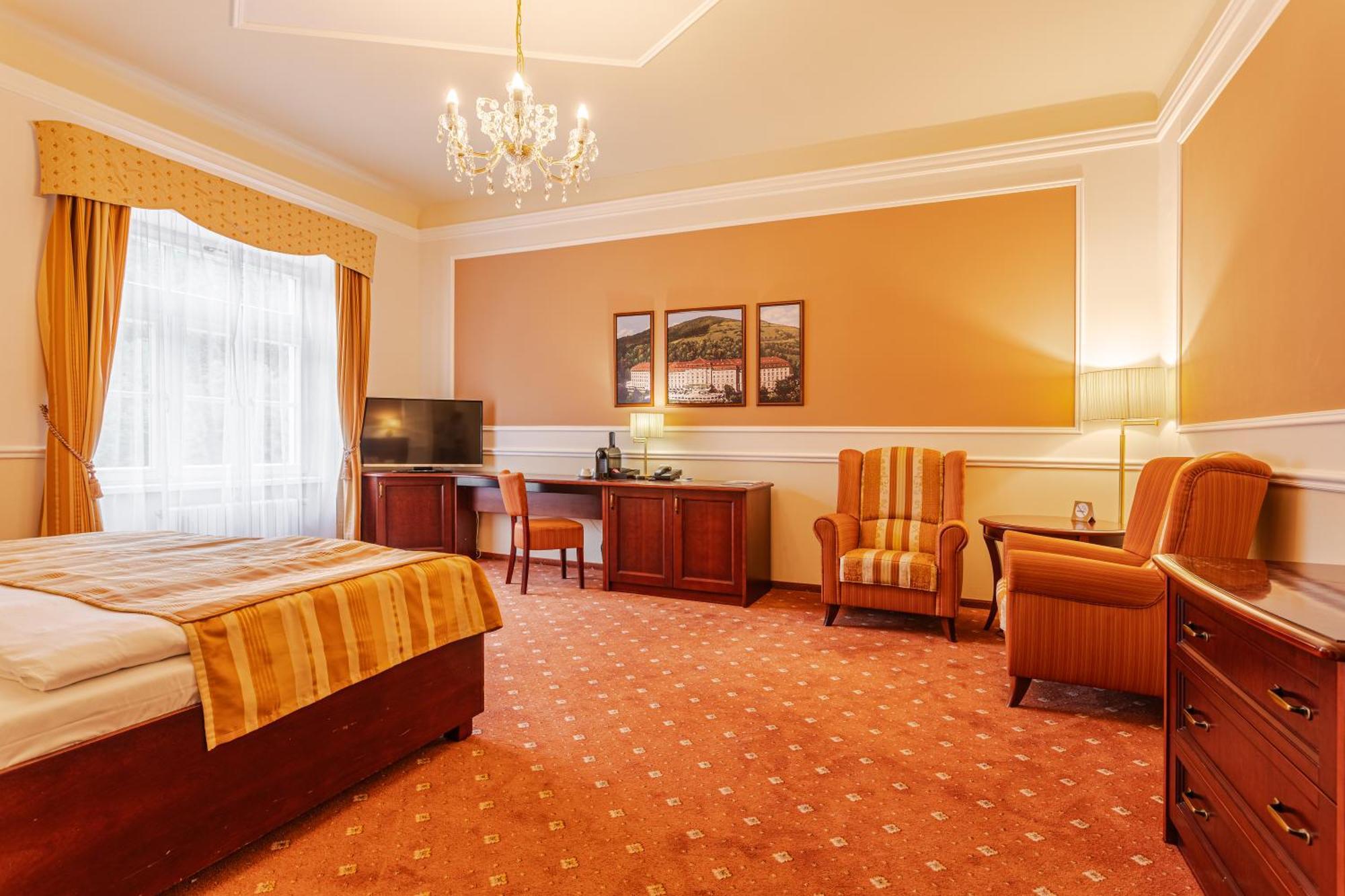 Hotel Radium Palace Jachymov Exterior photo