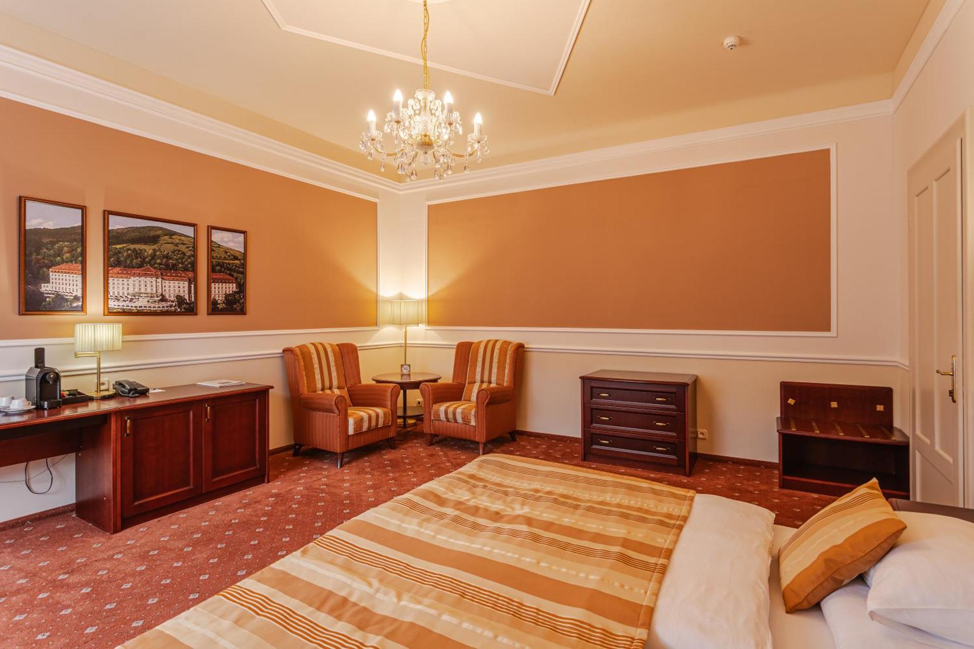Hotel Radium Palace Jachymov Exterior photo